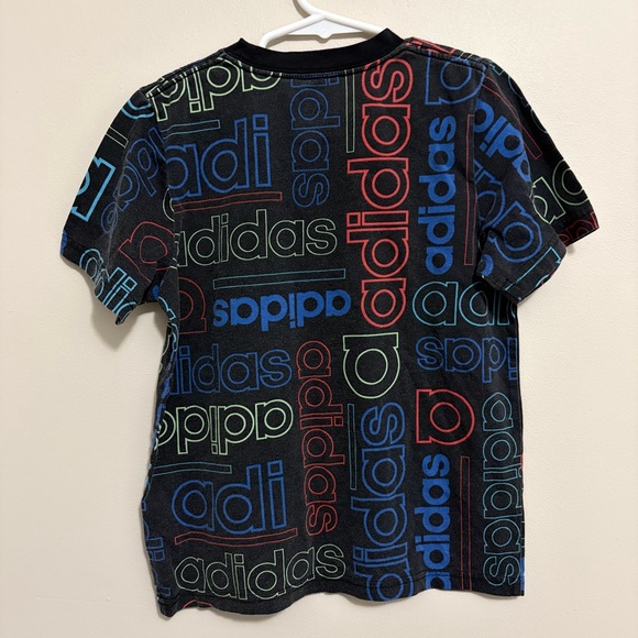 Adidas Kids Black Tee with Colorful Logo Pattern Kids Boys Size 6 - Picture 4 of 4